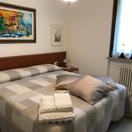 Casa Mary Due - Trilocale Con Giardino Privato A Due Passi Dal Lago Sirmione Dış mekan fotoğraf