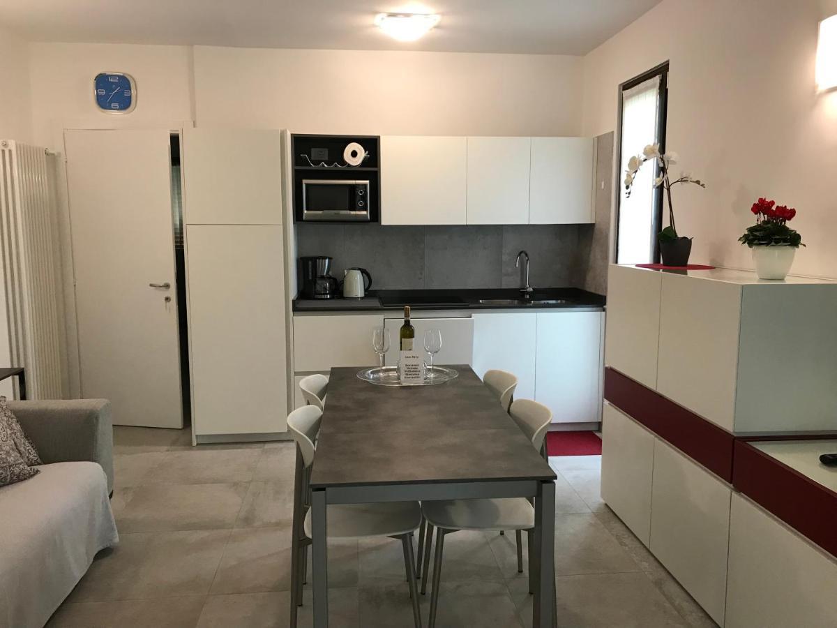 Casa Mary Due - Trilocale Con Giardino Privato A Due Passi Dal Lago Sirmione Dış mekan fotoğraf