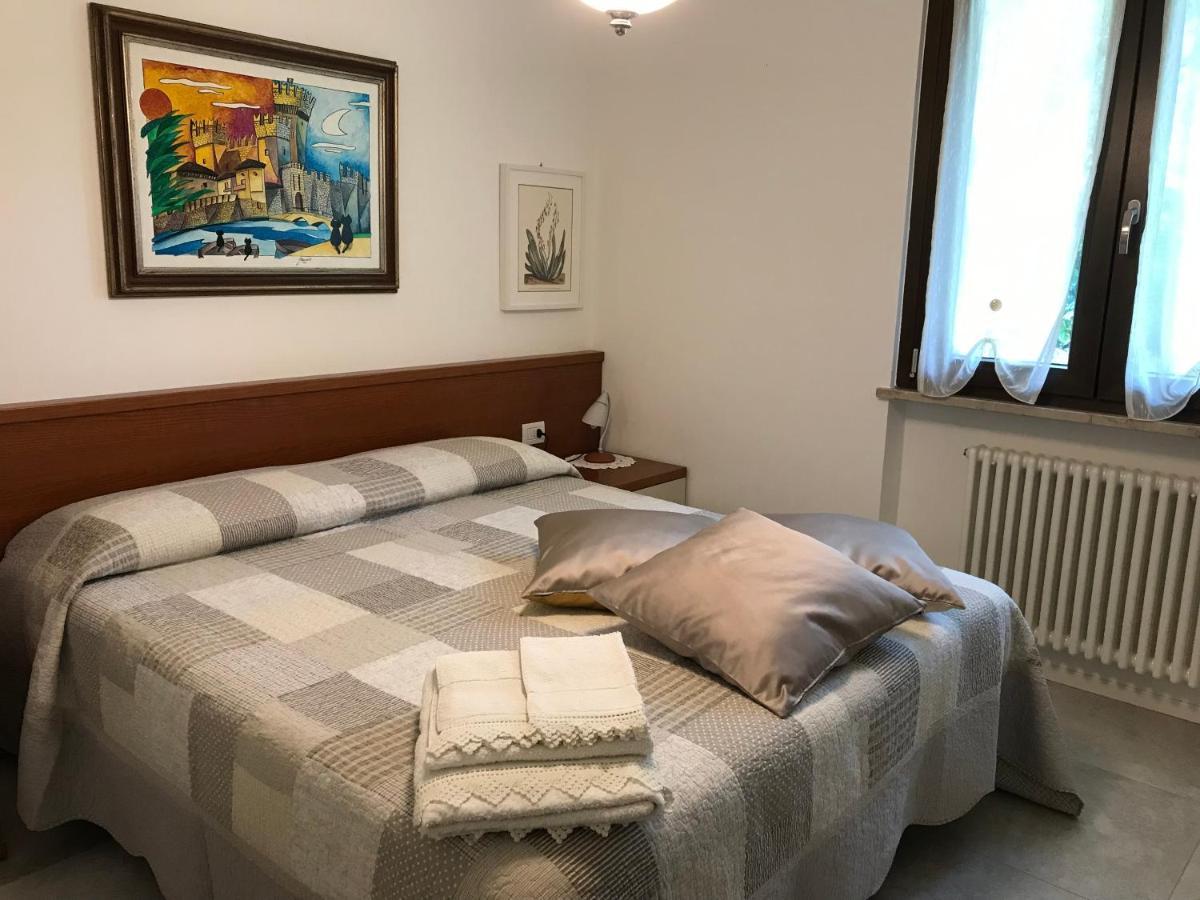 Casa Mary Due - Trilocale Con Giardino Privato A Due Passi Dal Lago Sirmione Dış mekan fotoğraf