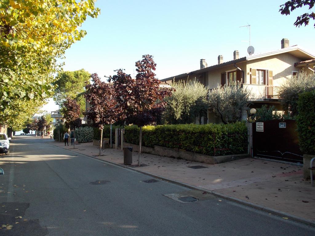 Casa Mary Due - Trilocale Con Giardino Privato A Due Passi Dal Lago Sirmione Dış mekan fotoğraf