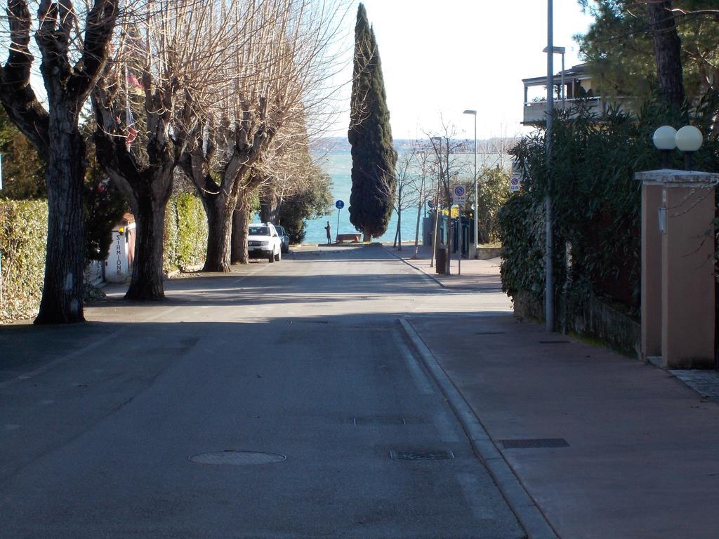 Casa Mary Due - Trilocale Con Giardino Privato A Due Passi Dal Lago Sirmione Dış mekan fotoğraf