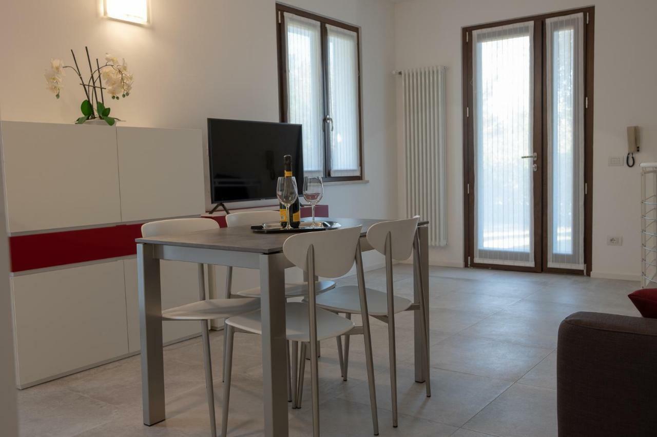 Casa Mary Due - Trilocale Con Giardino Privato A Due Passi Dal Lago Sirmione Dış mekan fotoğraf