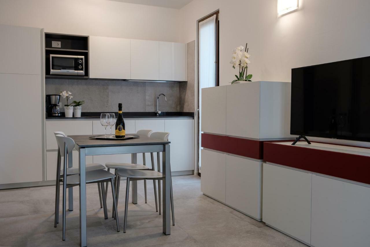 Casa Mary Due - Trilocale Con Giardino Privato A Due Passi Dal Lago Sirmione Dış mekan fotoğraf