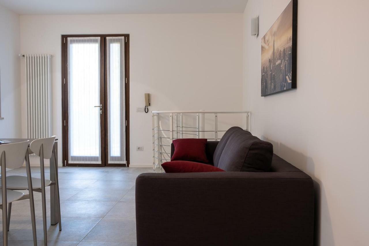 Casa Mary Due - Trilocale Con Giardino Privato A Due Passi Dal Lago Sirmione Dış mekan fotoğraf