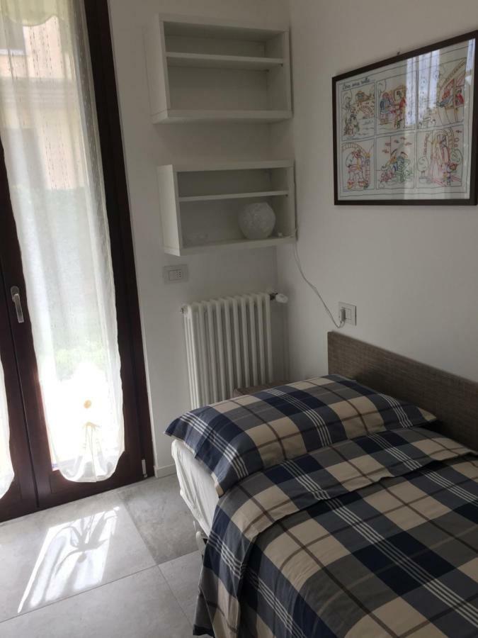 Casa Mary Due - Trilocale Con Giardino Privato A Due Passi Dal Lago Sirmione Dış mekan fotoğraf